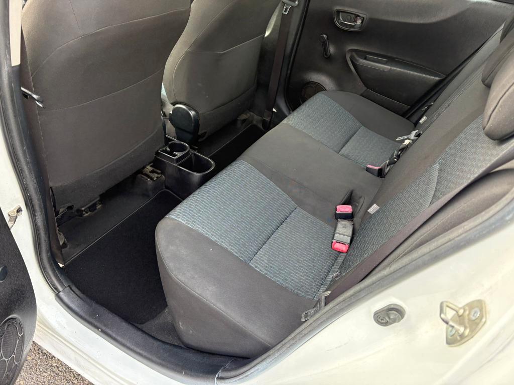 Toyota Yaris 5 Porte 1.0 BENZ 69 CV Lounge ADATTA NEOPATENTATI