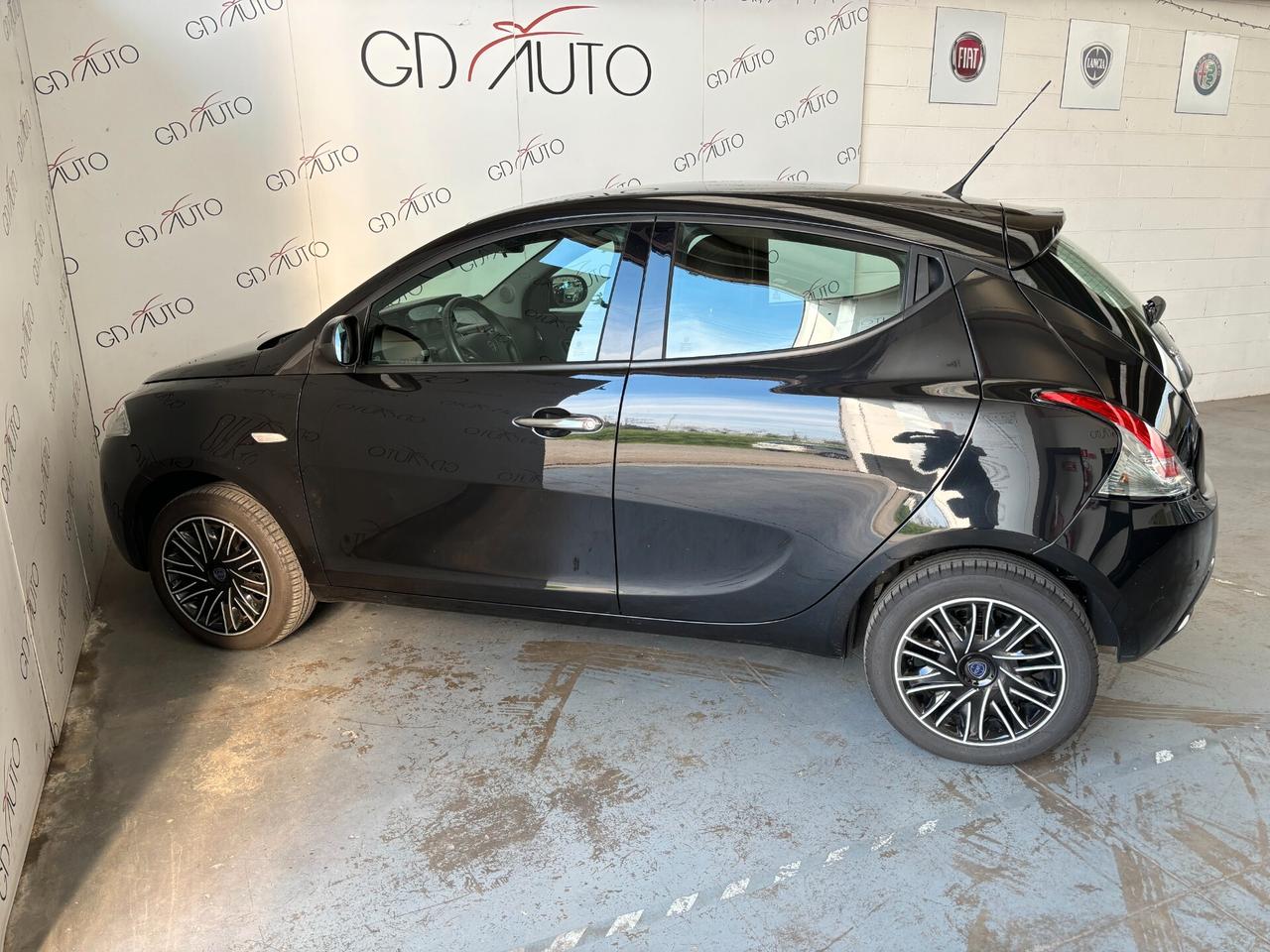 Lancia Ypsilon 1.2 69 CV 5 porte S&S Gold