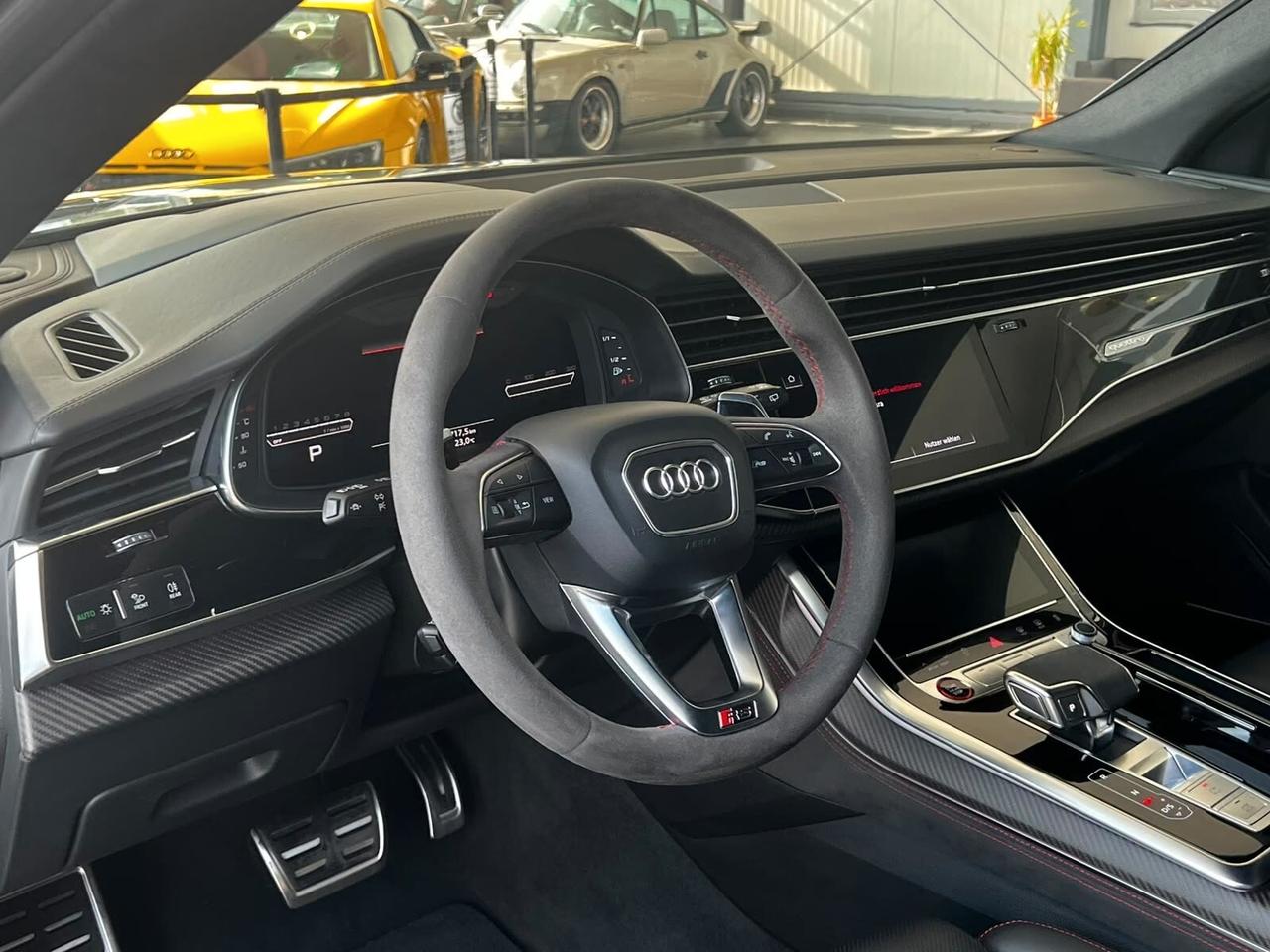 Audi Q8 RS TFSI V8 quattro tiptronic