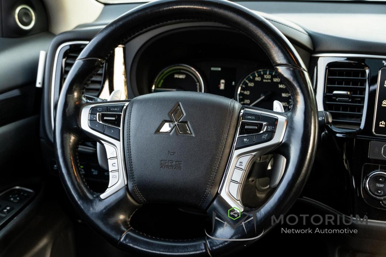 Mitsubishi Outlander 2.0 4WD PHEV Instyle 2018 - PLUG-IN HYBRID