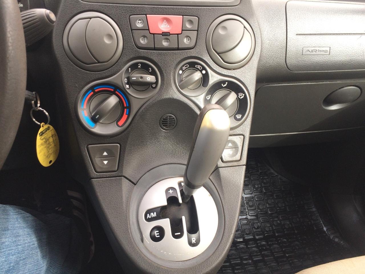 Fiat Panda 1.2 Dynamic Dualogic tagliandata con distribuzione eseguita akm 80000!!neo patentati!