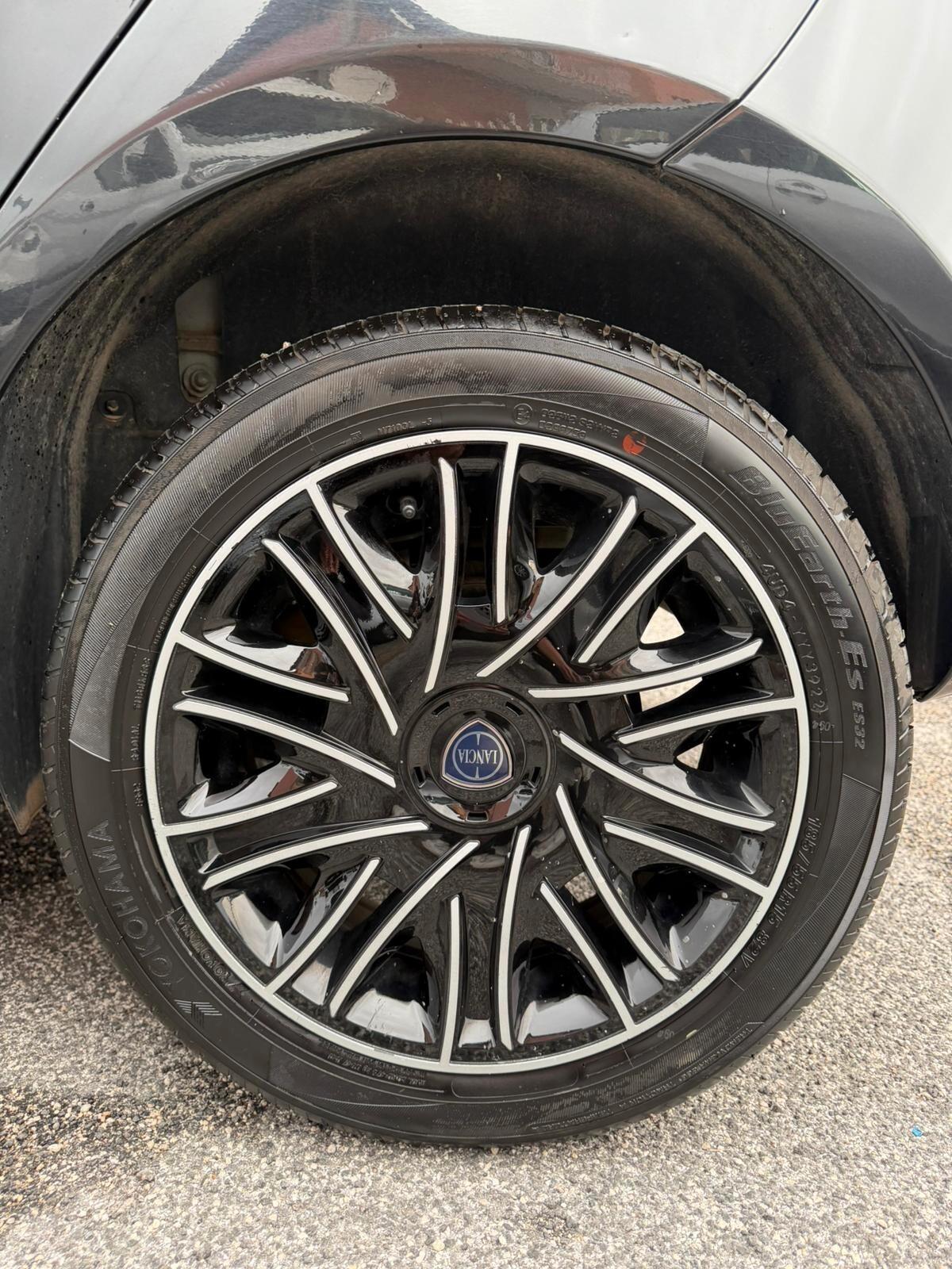 Lancia Ypsilon Hybrid 1.0 **SENSORI POSTERIORI**