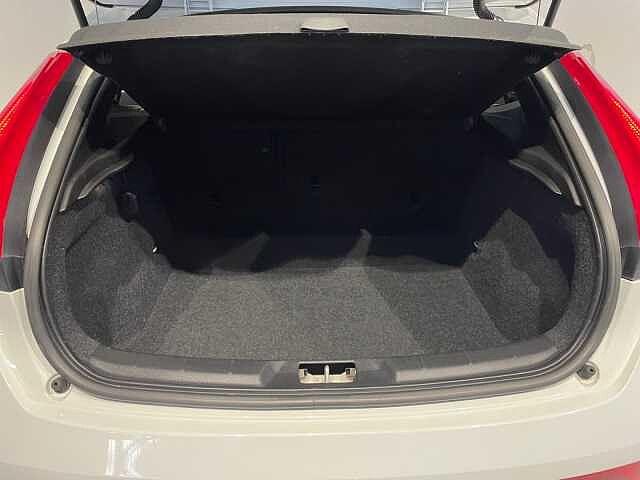 Volvo V40 2.0D 120CV Business - NEOPATENTATI