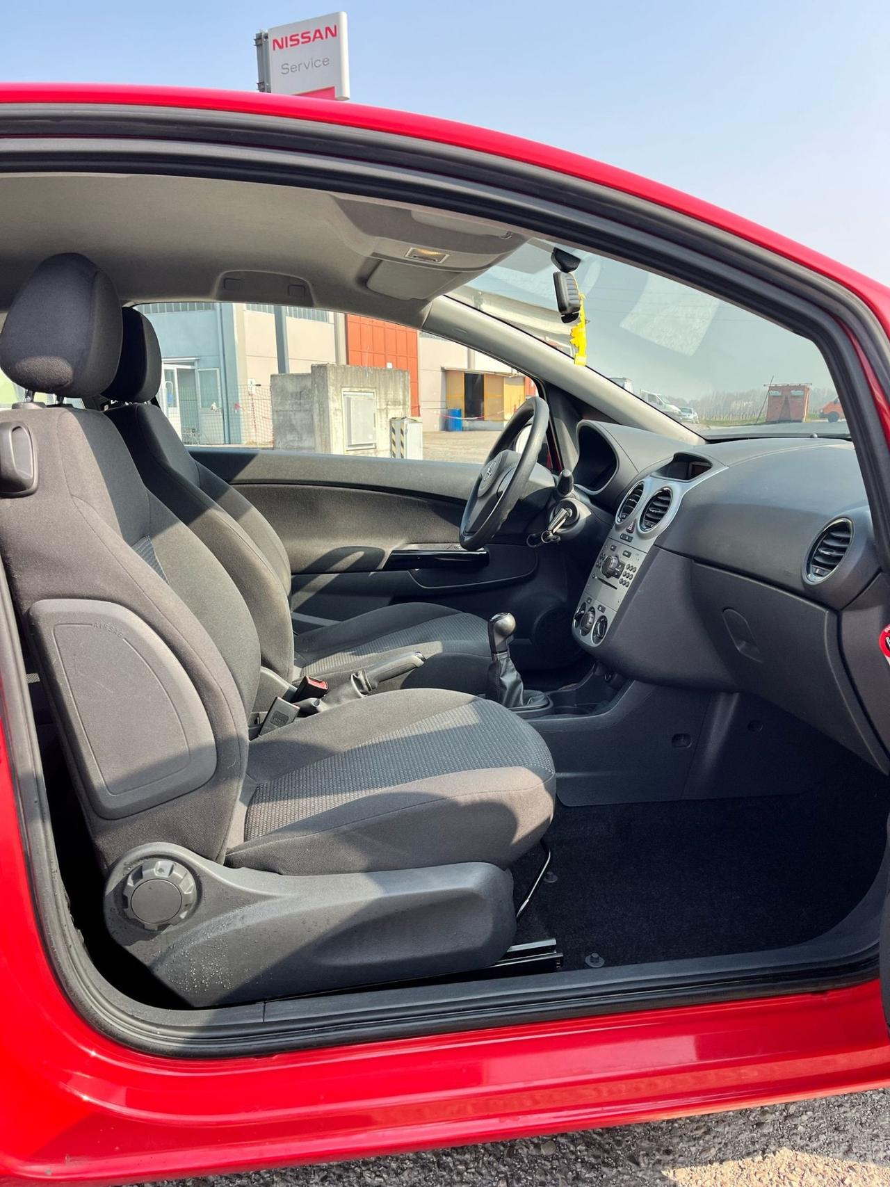 Opel Corsa 1.2 3 porte Neopatentati