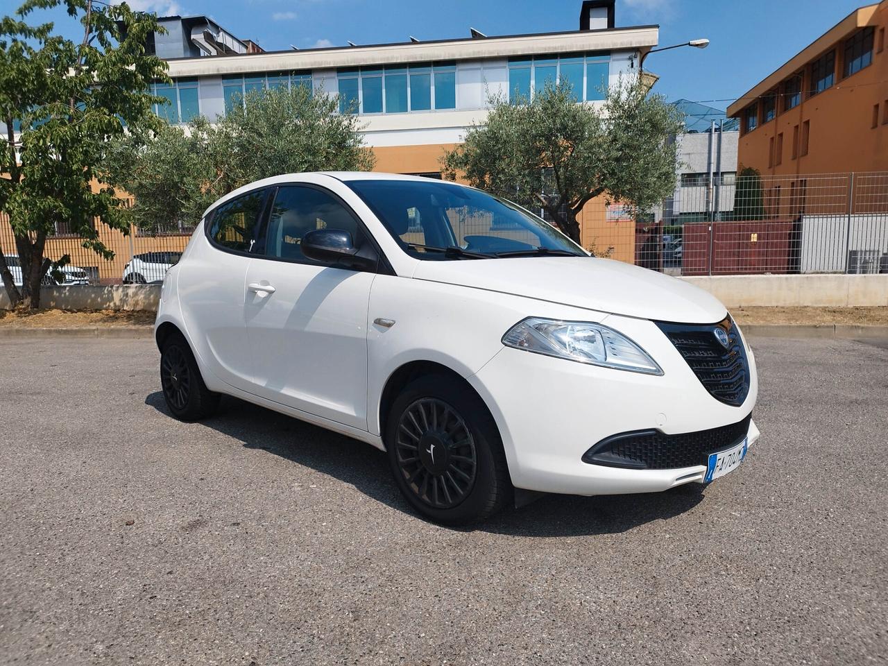 Lancia Ypsilon 1.2 69 CV 5 porte Elefantino - euro 6