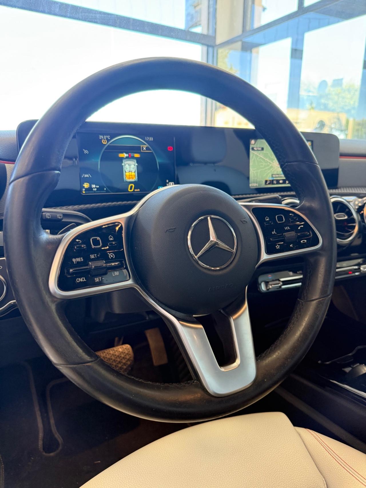 Mercedes-benz A 180 NAVI,TELECAMERA,APPLE CARPLAY,INTERNI PARZIALI IN PELLE,SCHERMO INTERAMENTE DIGITALE