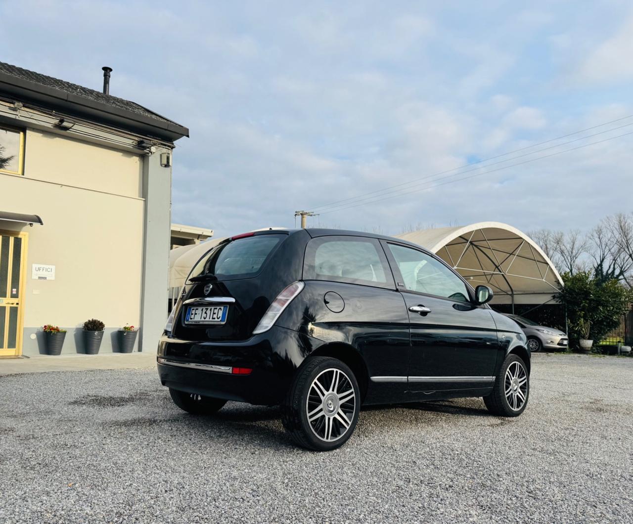 Lancia Ypsilon 1.2 69 CV Unyca