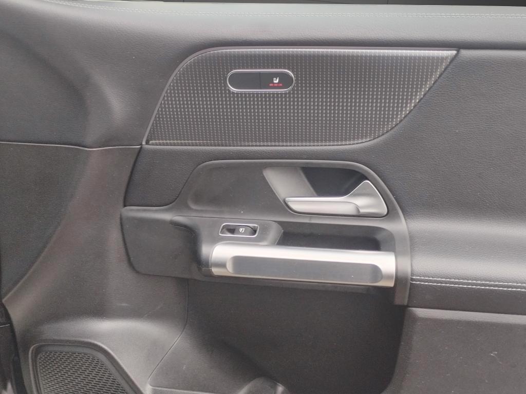 Mercedes GLB 200 d Sport Plus auto.NAVI.TELECAMERA.SEDILI SPORT