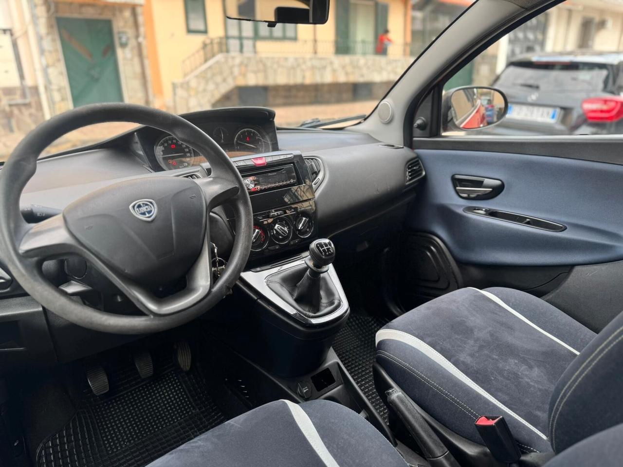 Lancia Ypsilon 1.2 69 CV 5 porte Platinum