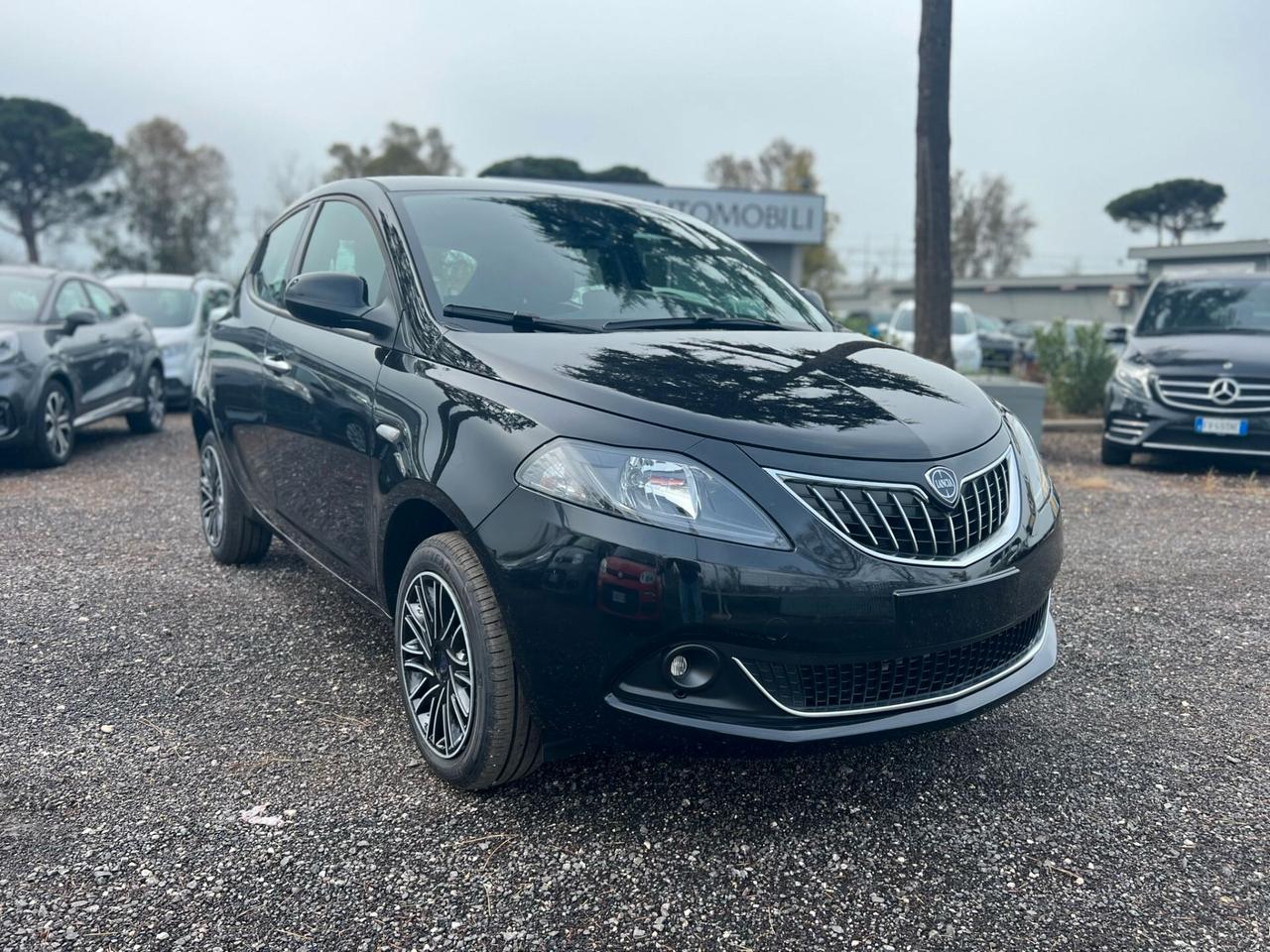 Lancia Ypsilon 1.0 FireFly Hybrid