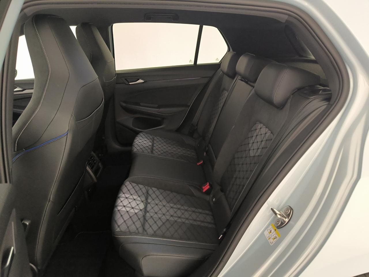 Volkswagen Golf 1.5 etsi r-line plus 150cv dsg