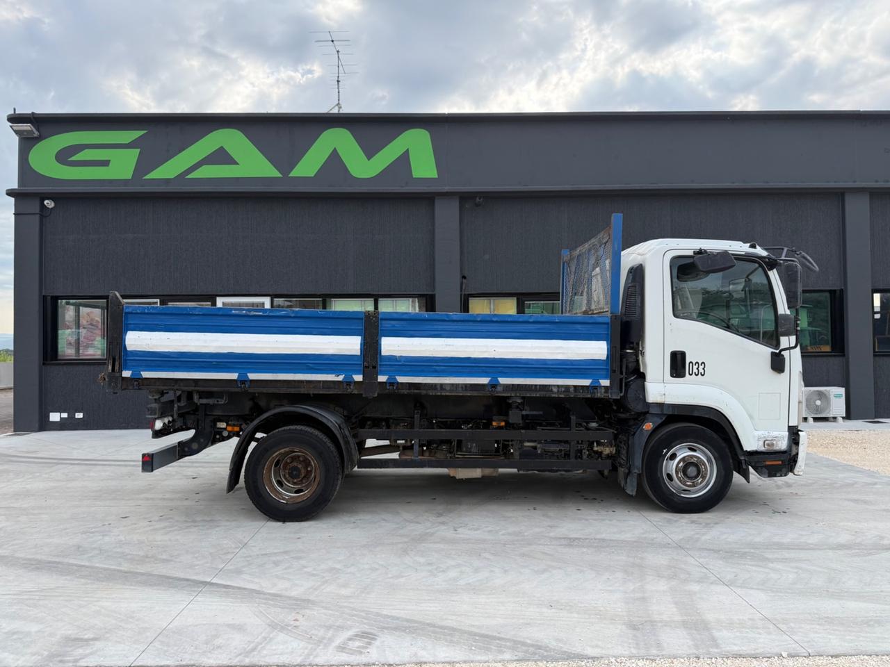 ISUZU F11.210 ribaltabile trilaterale Euro4