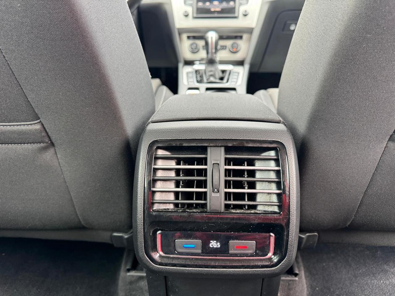 Volkswagen Passat VARIANT 1.6 TDI SCR DSG COMFORTLINE BMT 2017