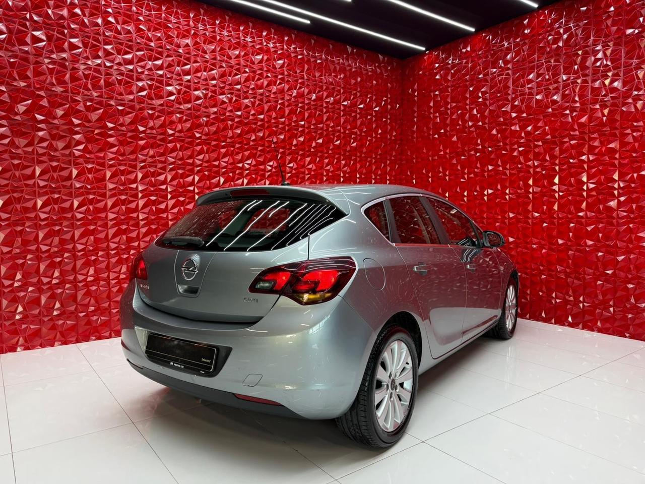 Opel Astra 1.7 CDTI 110CV 5 porte Cosmo OK NEOPATENTATI