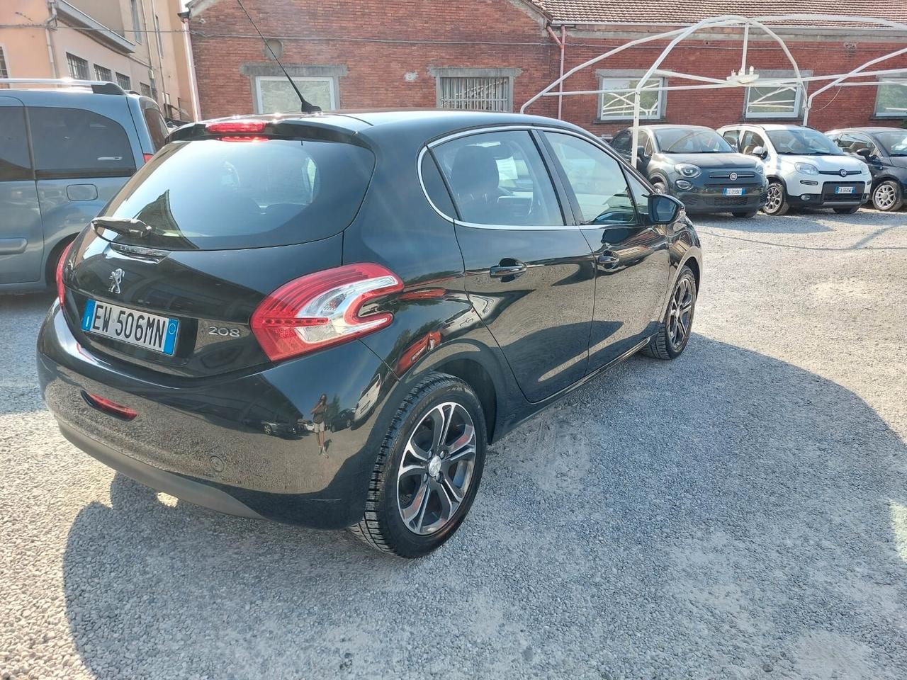 Peugeot 208 PureTech 82 5 porte Allure OK NEOPATENTATI