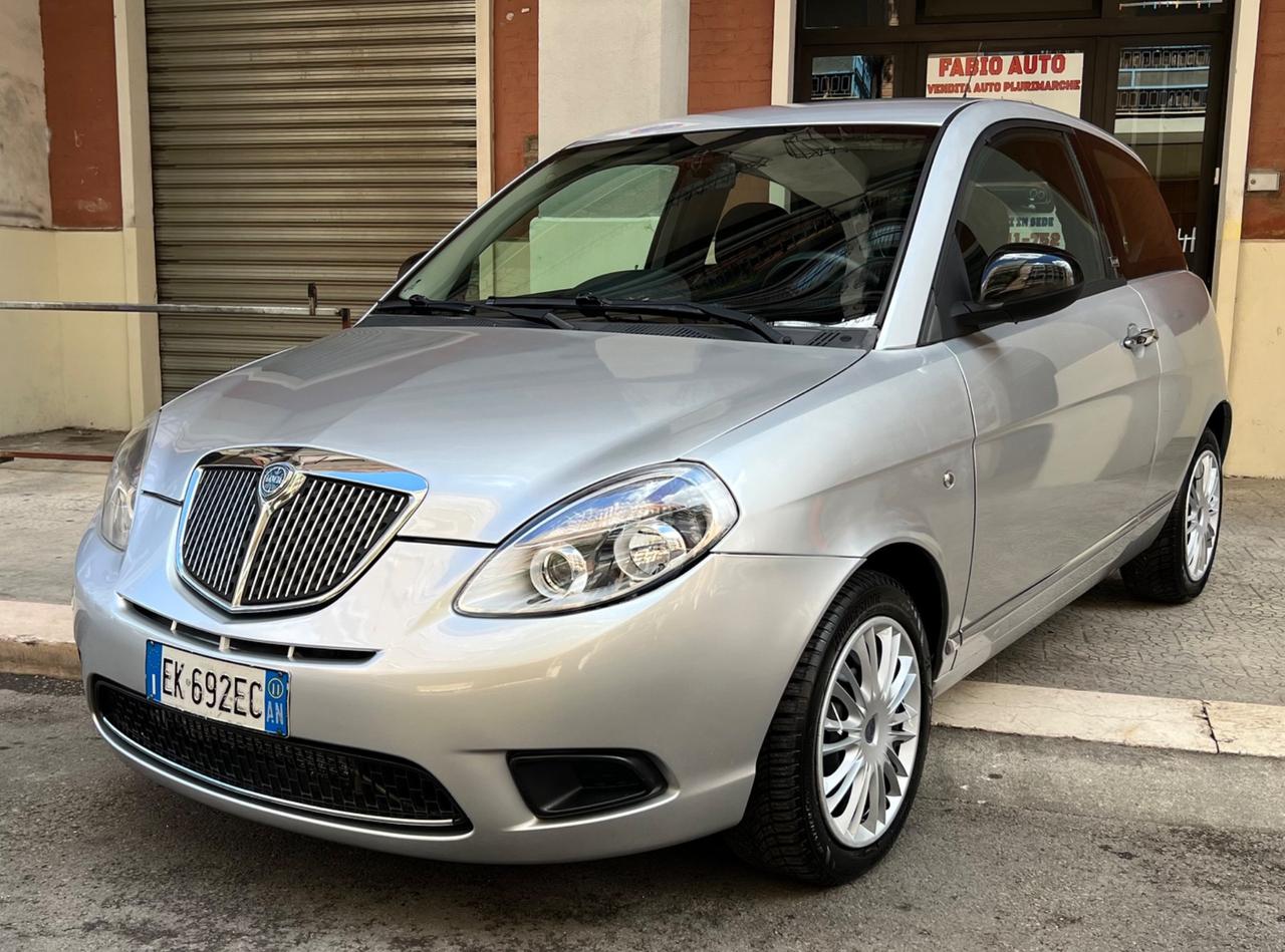 Lancia Ypsilon 1.3 MJT 75 CV Unyca