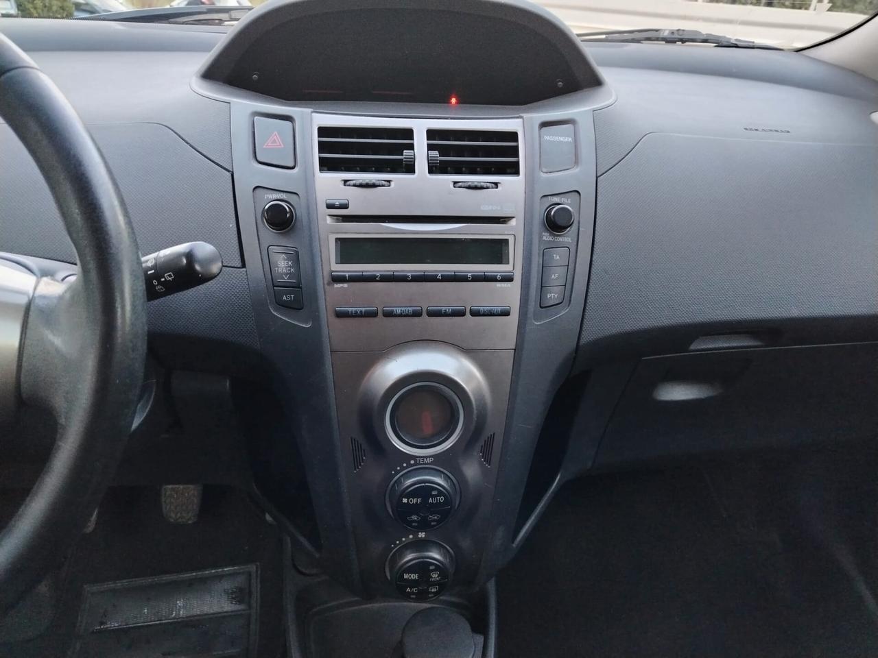 Toyota Yaris 1.0 5 porte Sol