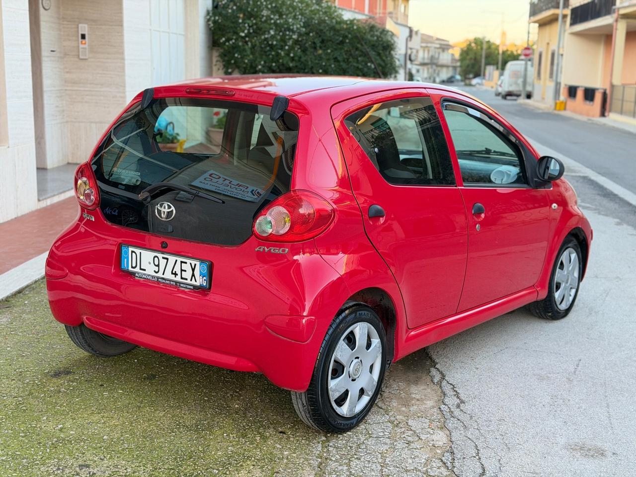 Toyota Aygo 1.0 12V VVT-i 5 porte Sol