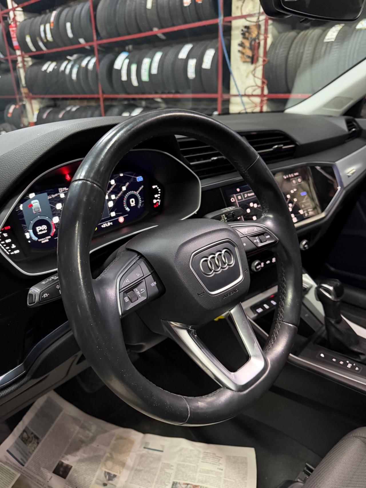 Audi Q3 35 TDI S tronic Identity Black