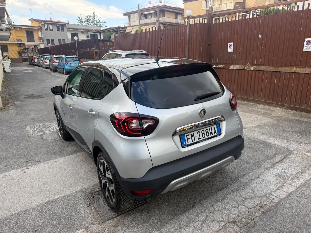 Renault Captur dCi 8V 90 CV EDC Start&Stop Energy Initiale Paris