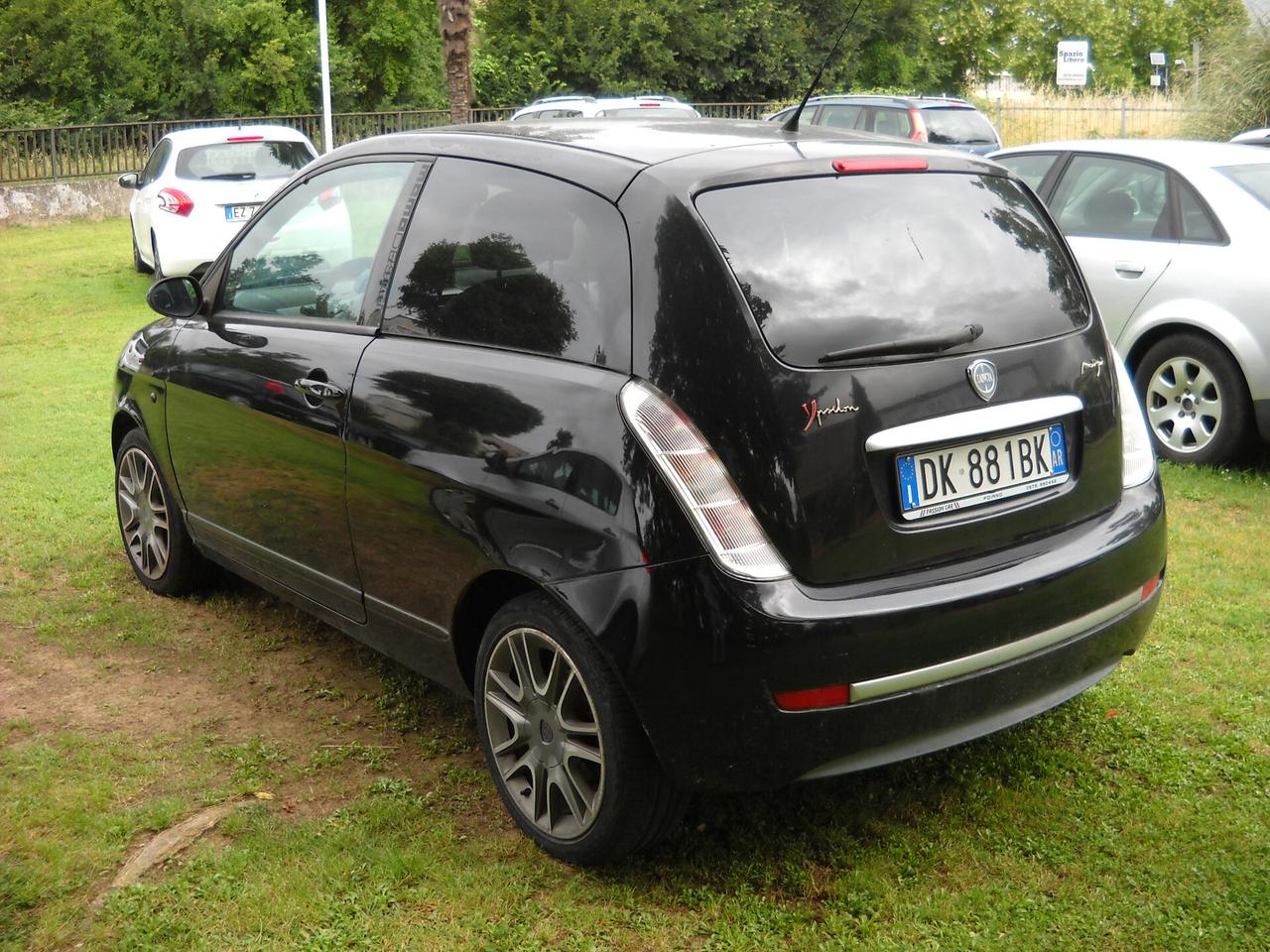 Lancia Ypsilon 1.3 MJT 105 CV Sport MomoDesign