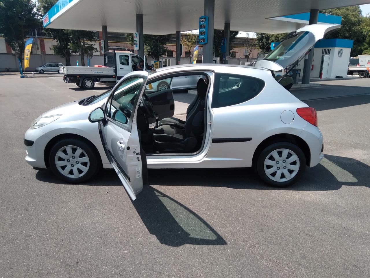 Peugeot 207 1.4 8V 75CV 3p. X Line x neopatentati