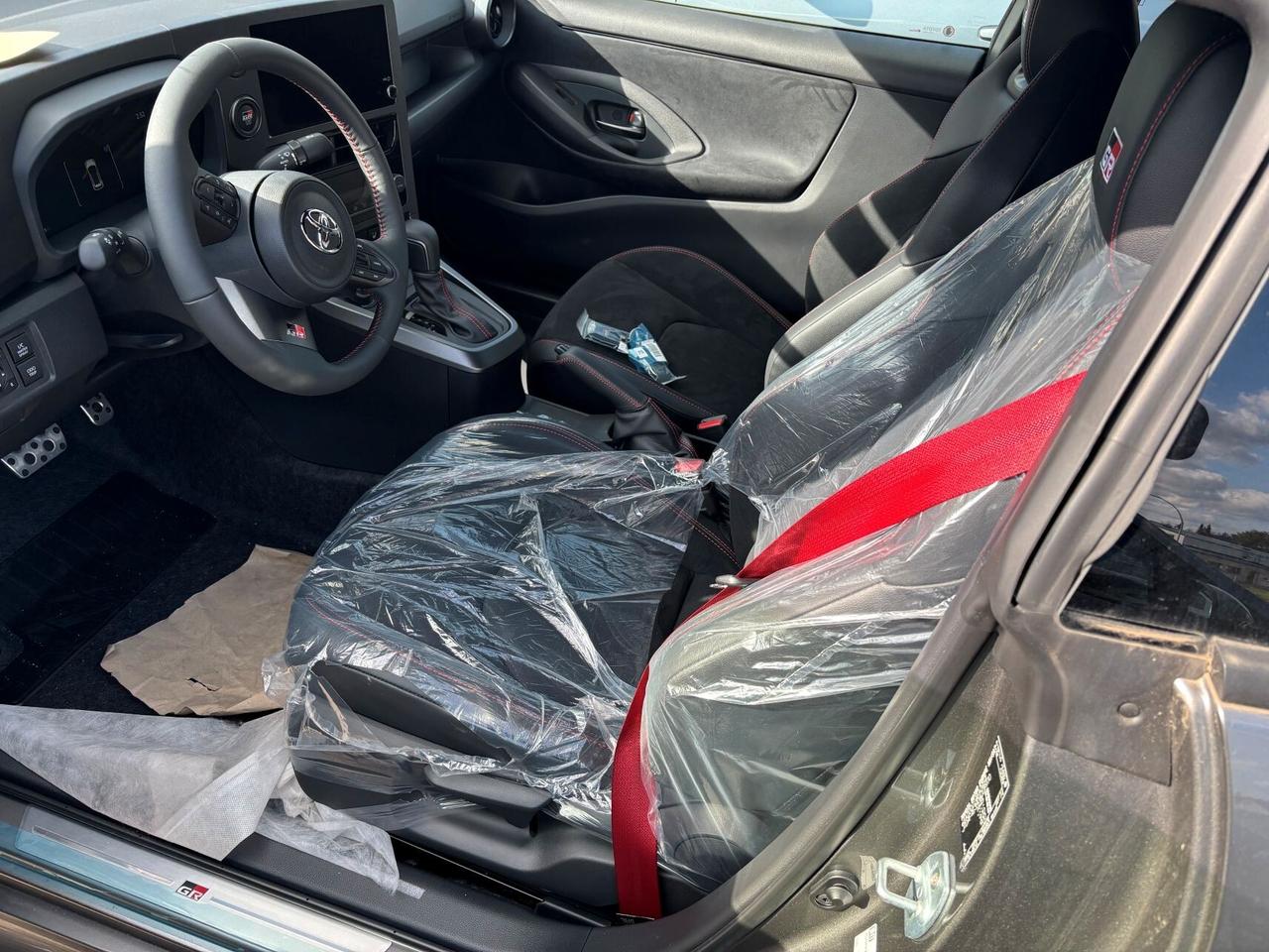 Toyota Yaris 1.6-l-Turbo GR Auto*A BREVE IN SEDE*0 KM*CINTE ROSSE*