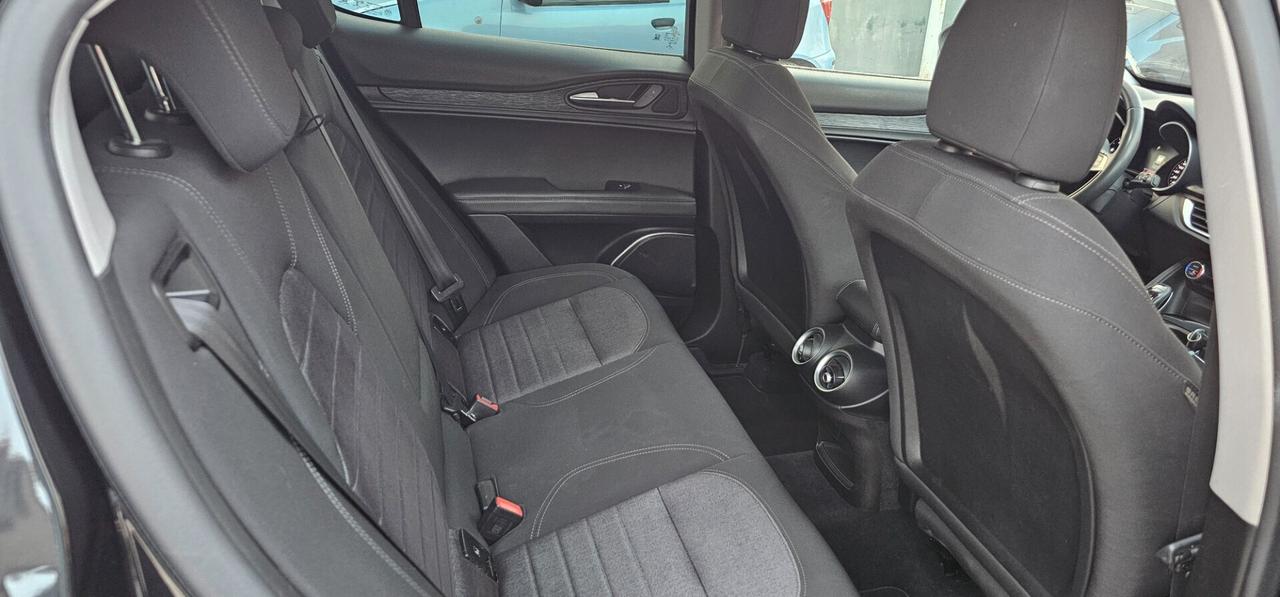 Alfa Romeo Stelvio 2.2 Turbodiesel 160 CV AT8 RWD Sport-Tech