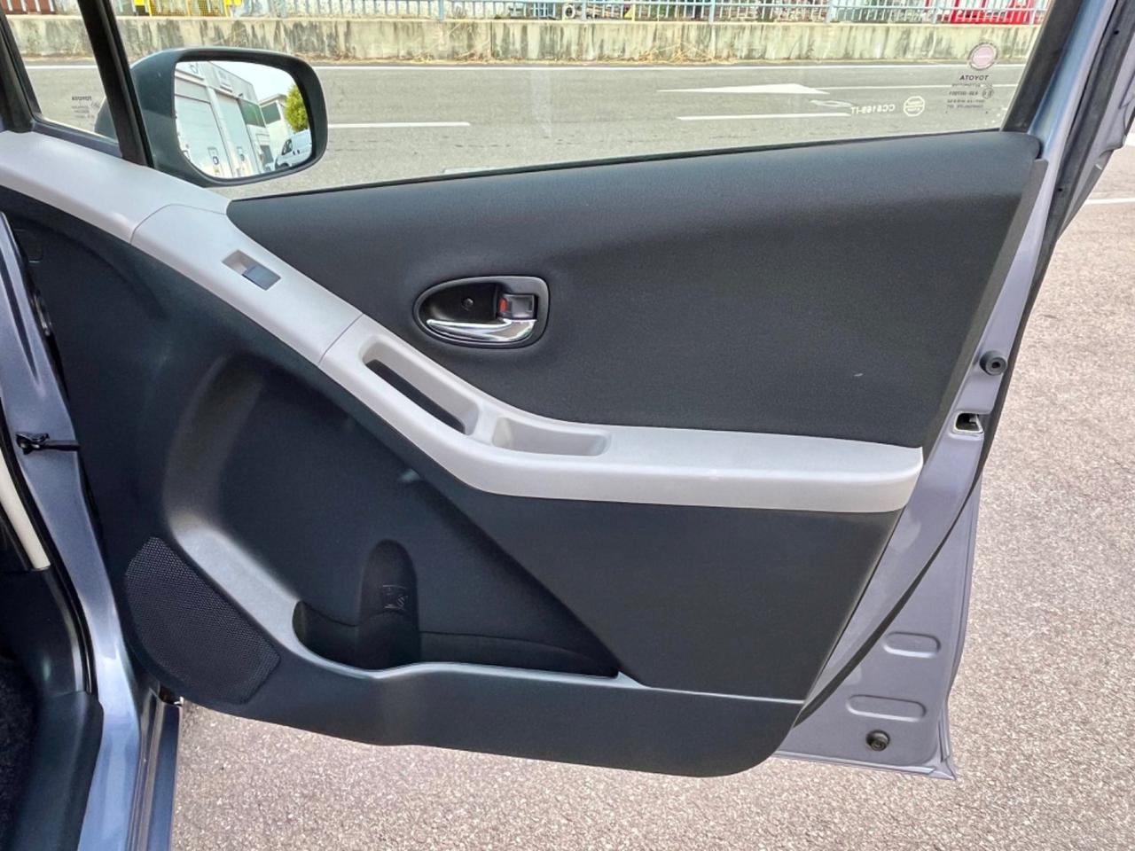 Toyota Yaris 1.3benz 2011 58.000km perfetta per neopatentati