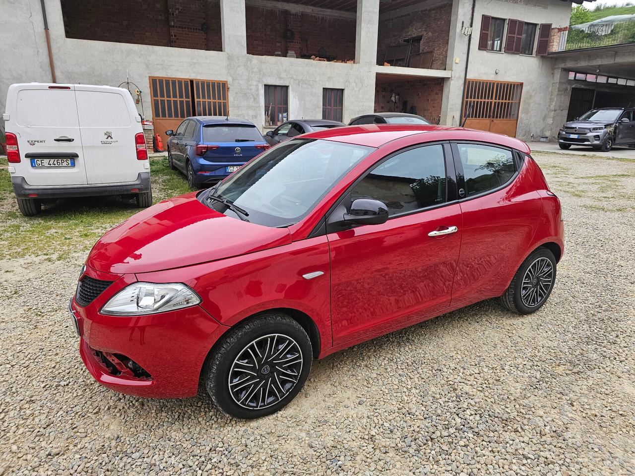 Lancia Ypsilon 1.0 FireFly 5 porte S&S Hybrid Ecochic Silver