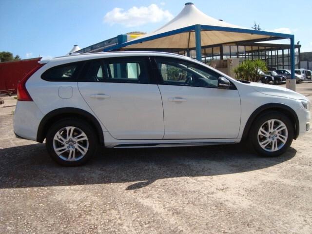 Volvo V60 Cross Country D3 Geartronic Summum