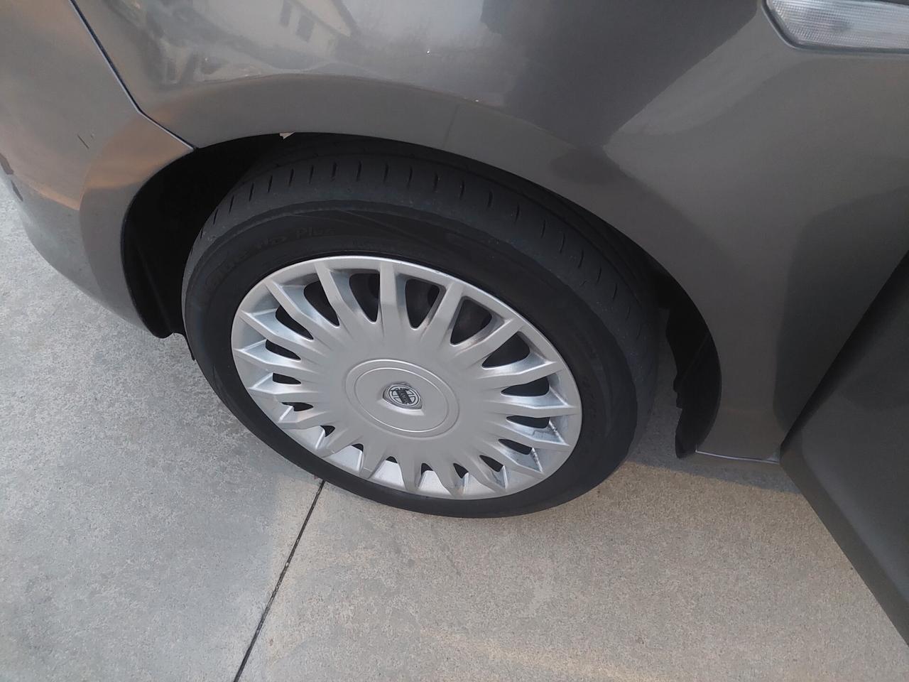 Lancia Ypsilon 1.2 69 CV 5 porte GPL