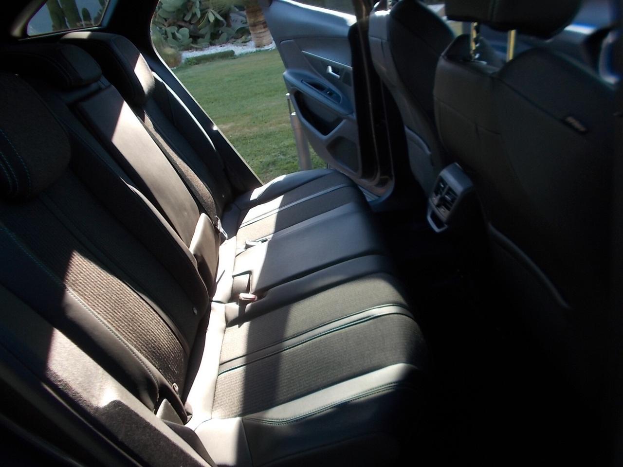 Peugeot 3008 1.5 130cv Eat8 *FULL OPT.-80.000 Km*