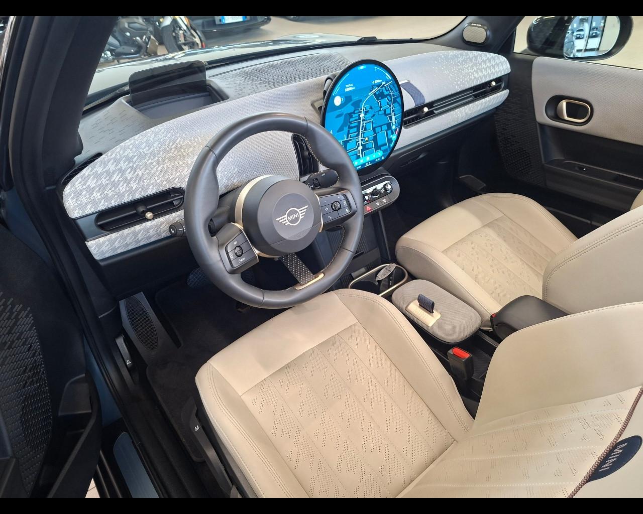MINI Mini CooperCbr(F67) - Mini Cooper C Favoured Cabrio