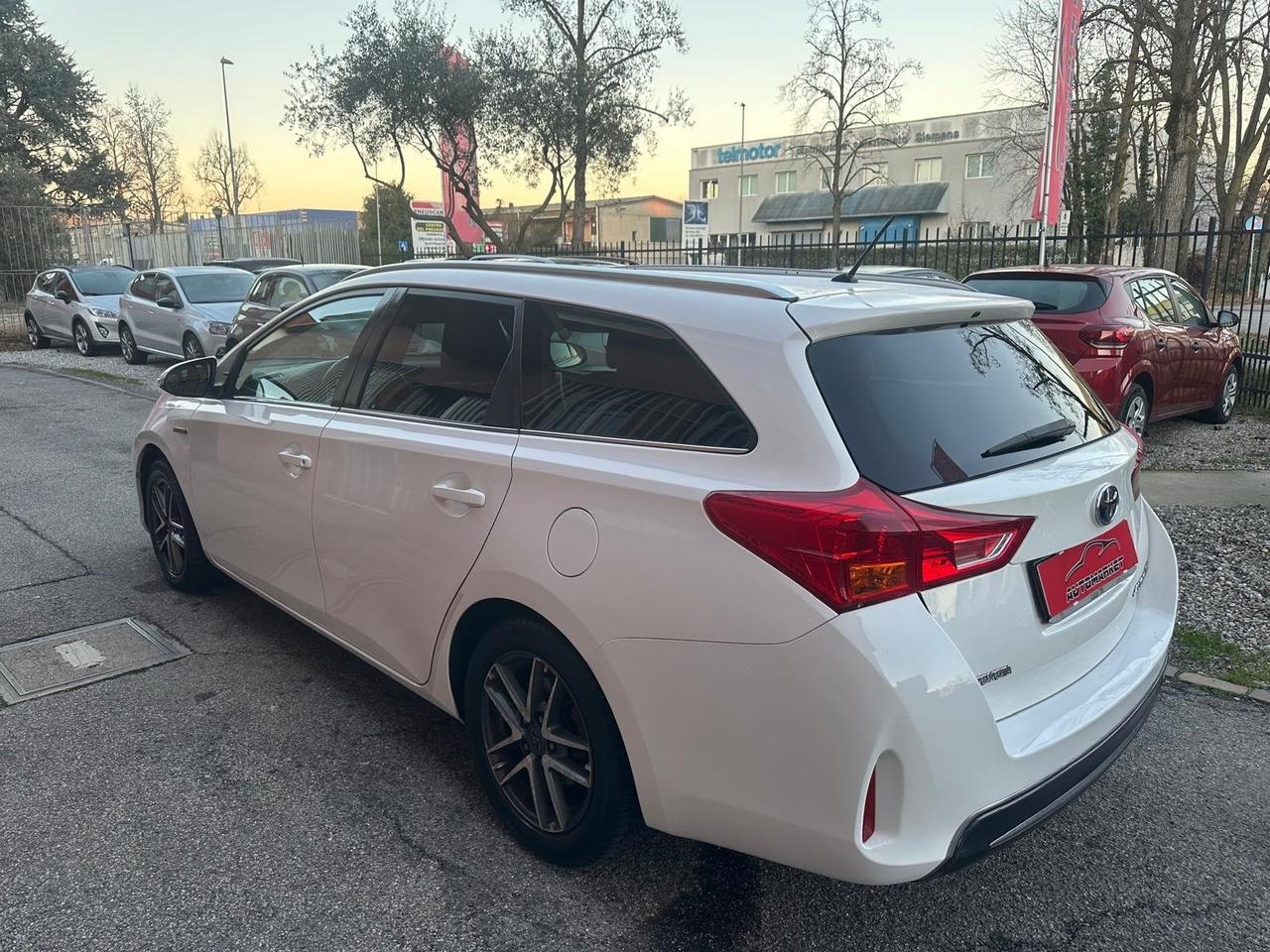 Toyota Auris Touring Sports 1.8 Hybrid Lounge