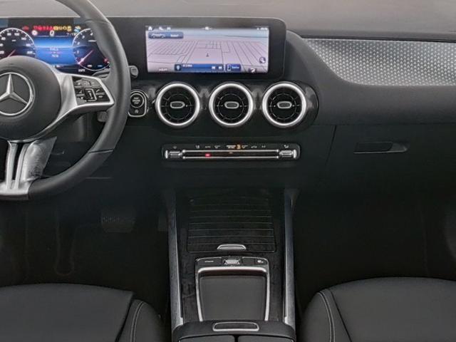 MERCEDES-BENZ GLA 180 Automatic Progressive Advanced