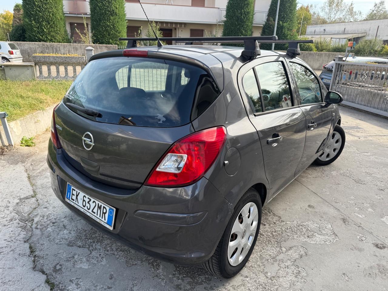 Opel Corsa 1.2 BENZINA POCHI KM 2011 NEOPATENTATI