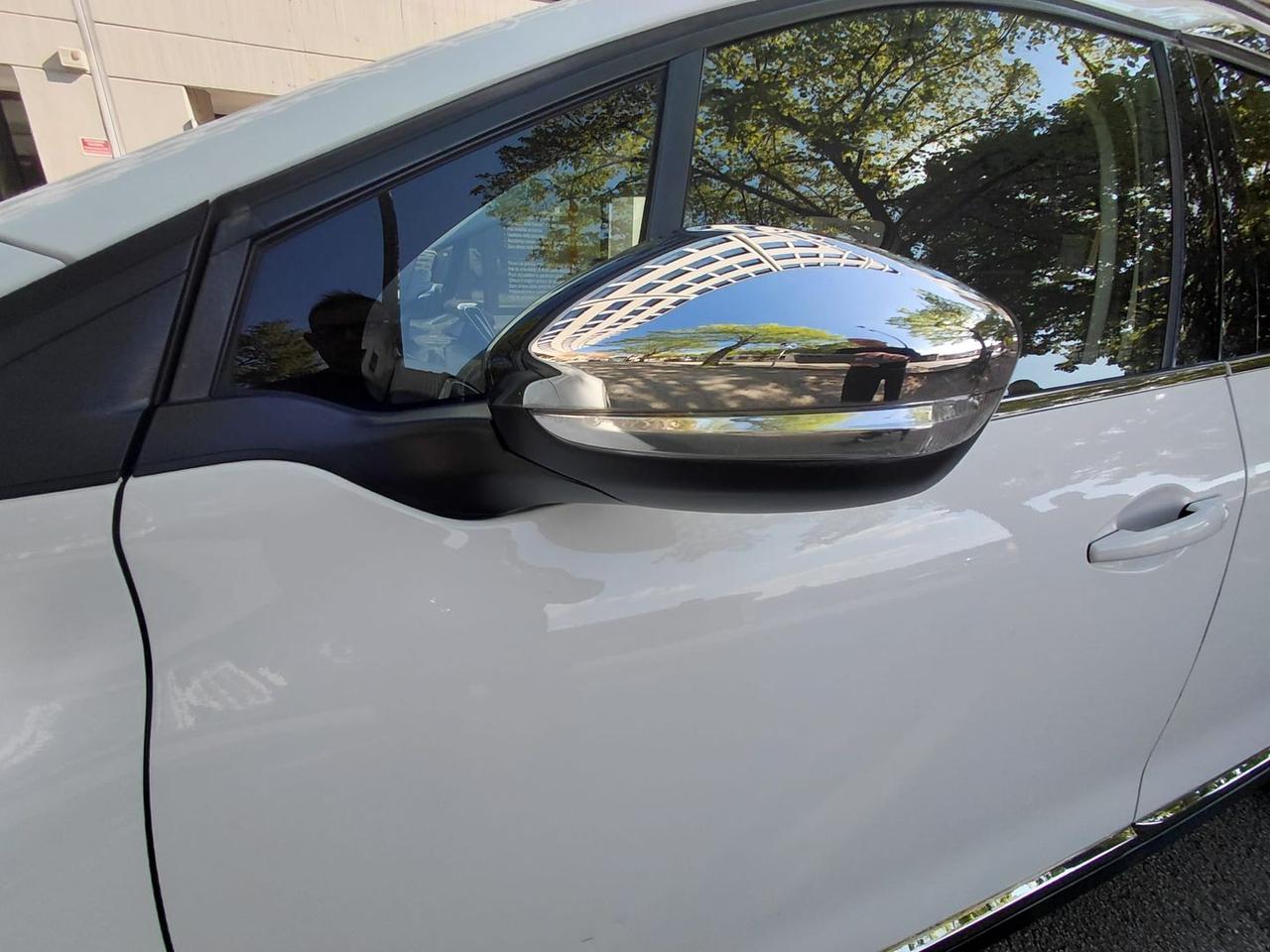 Peugeot 2008 Allure 1.6 Blue HDI 100 #10511