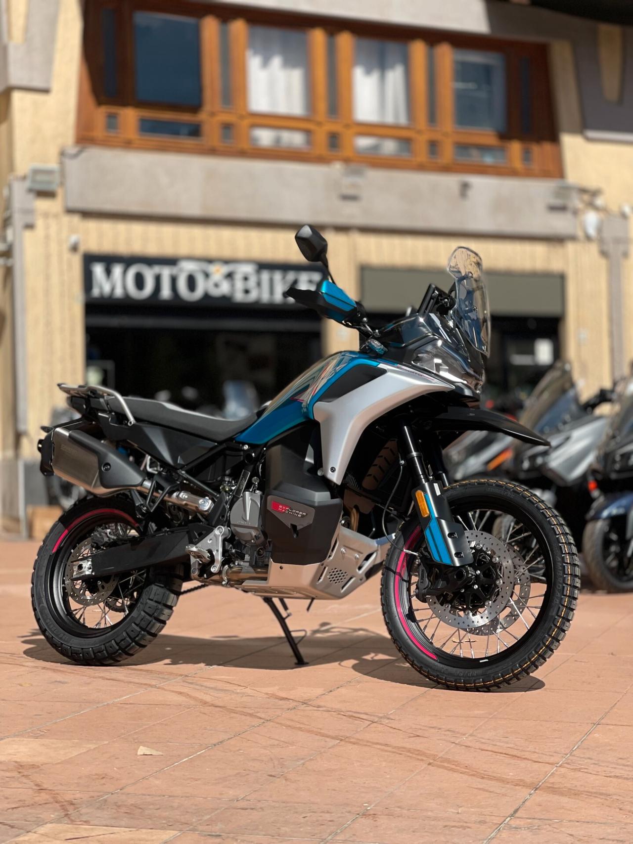 CFMOTO MT-X 800