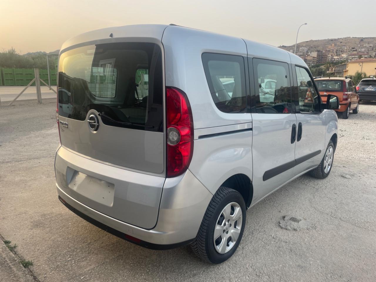 Opel combo 1.6 MJT 16V 90CV Dynamic 12/2013