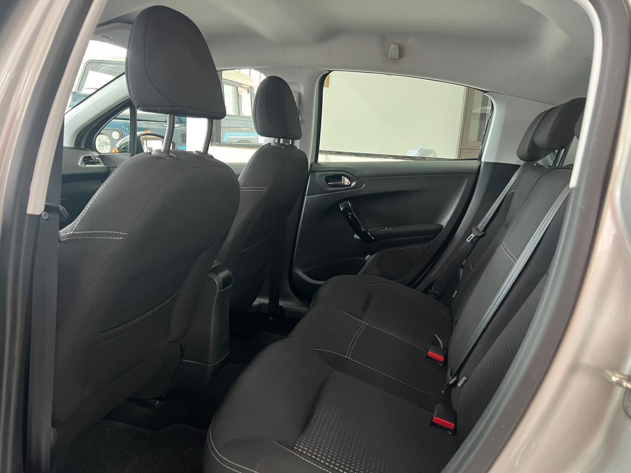 Peugeot 208 PureTech 82 5 porte Allure