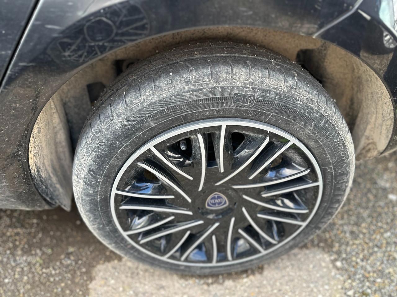 LANCIA Ypsilon III 2021 - Ypsilon 1.0 firefly hybrid Silver s&s 70cv