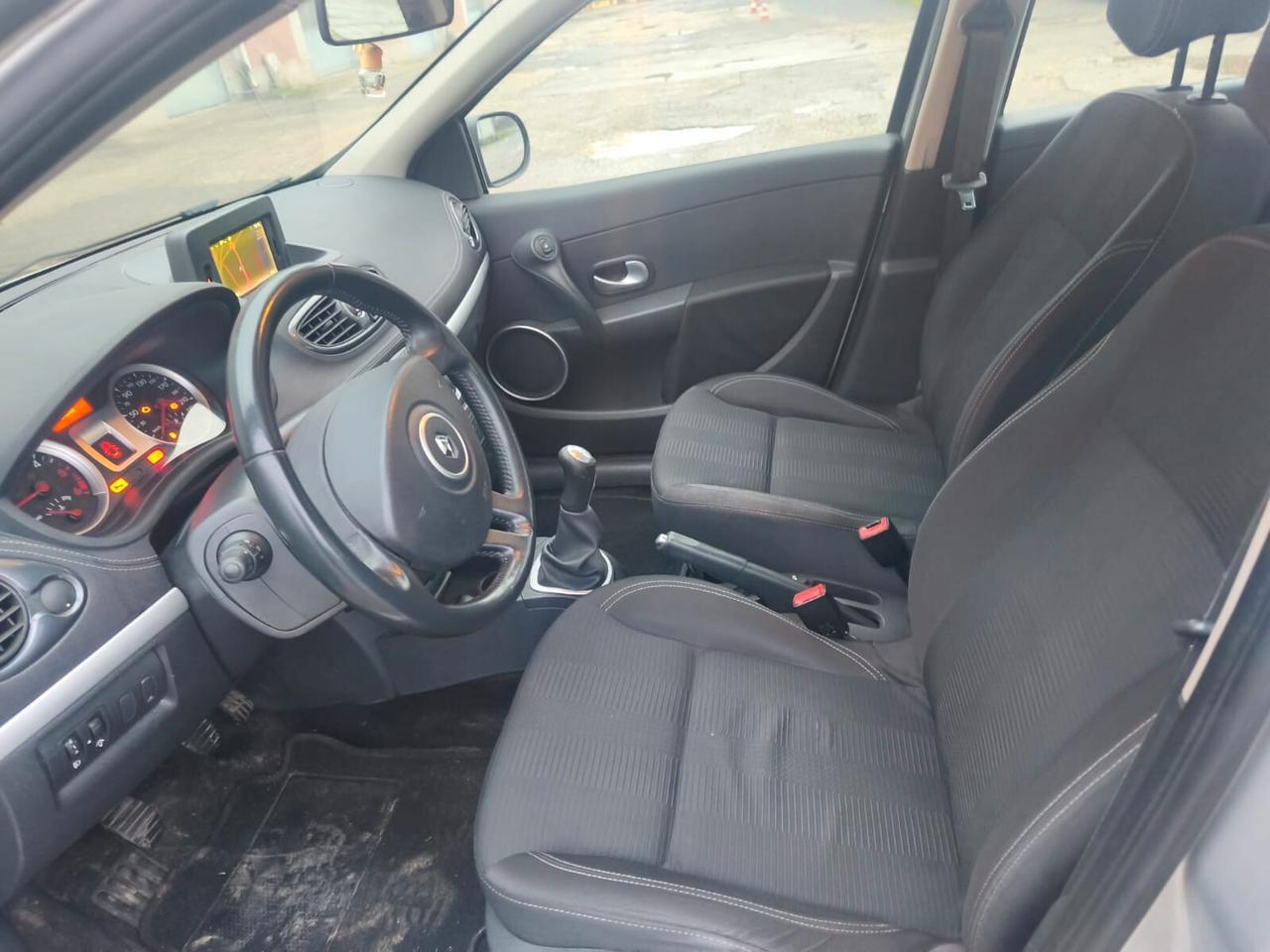 Renault Clio 2011----1.5 Diesel Neopatentati