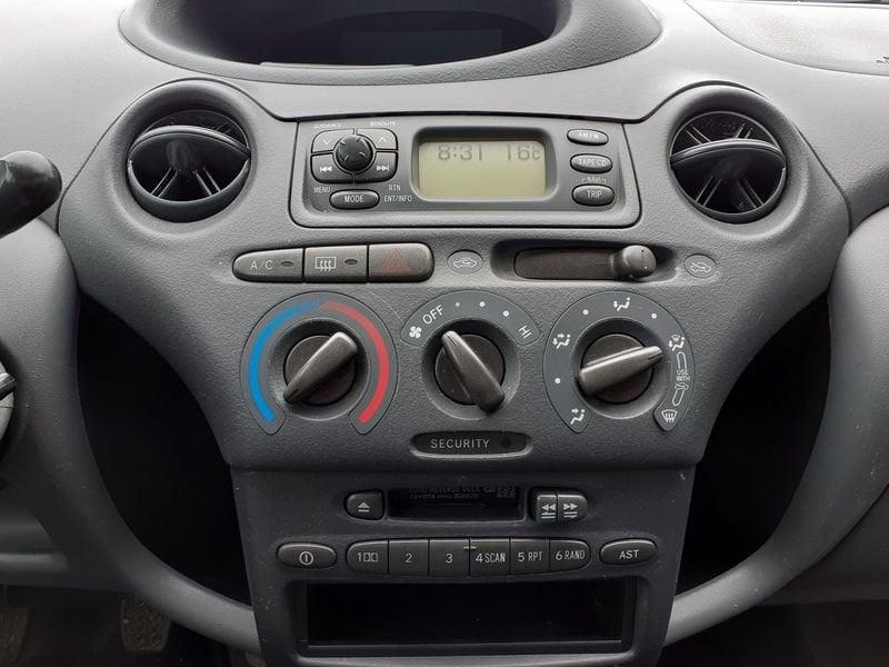 Toyota Yaris Yaris 3p 1.0 KM CERTIFICATI