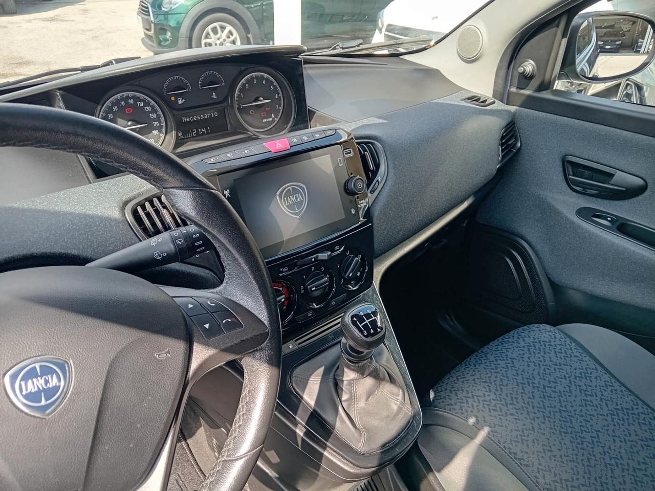 Lancia Ypsilon 1.0 FireFly 5 porte S&S Hybrid Ecochic Silver