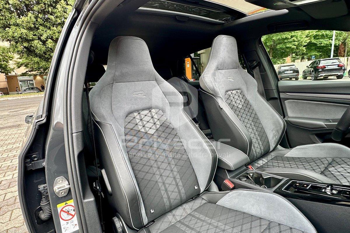 VOLKSWAGEN Golf 1.5 eTSI 150 CV ACT DSG R-Line