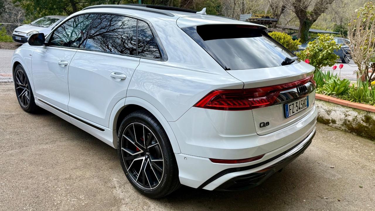 Audi Q8 50 TDI 286 CV quattro S-line Tetto 360”