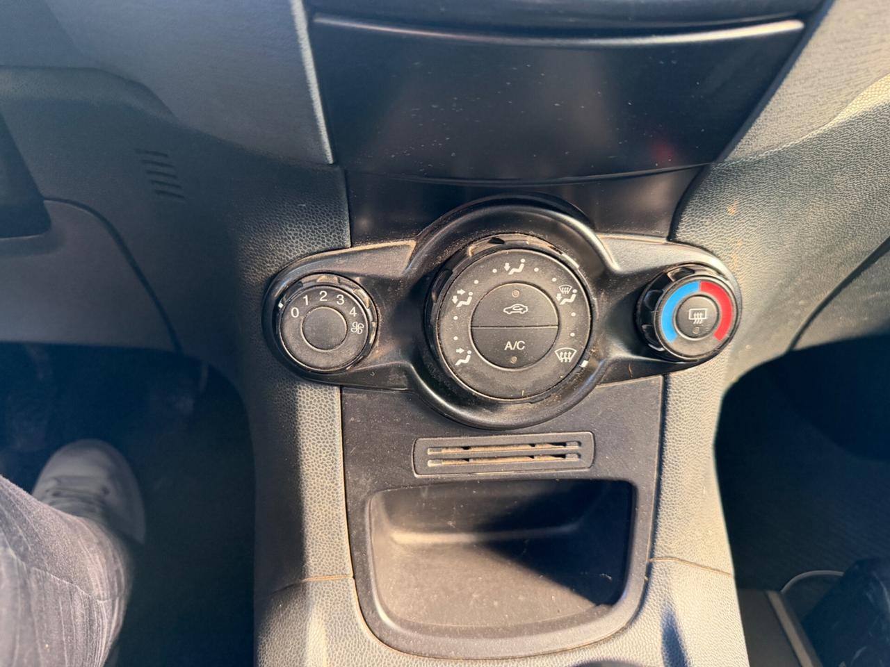 Ford Fiesta Van 2 posti con clima - 2009