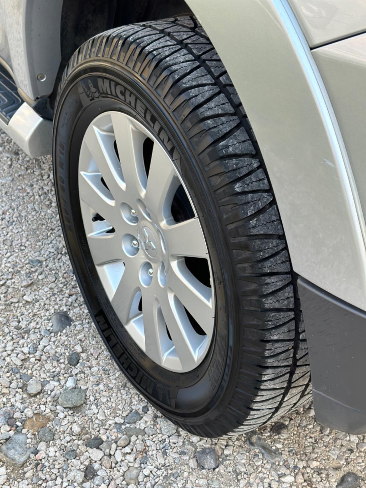 Mitsubishi PAJERO 3.2 DI-D 7POSTI TETTO 16V 5P INSTYLE