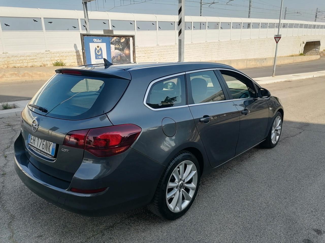 Opel Astra 1.7 CDTI 110CV COSMO 2011